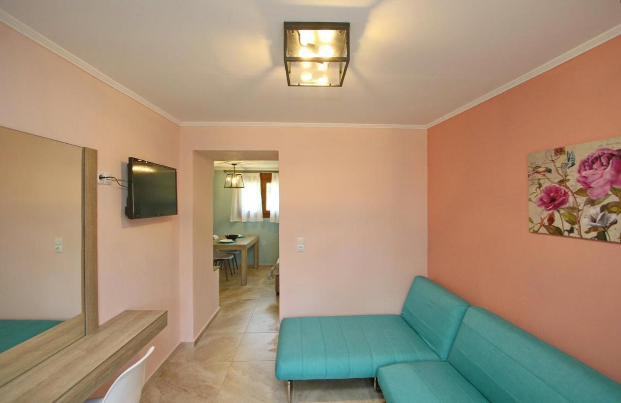 Panos House Apartment Koinira Bagian luar foto